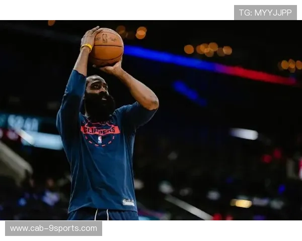 哈登中路突破造杀伤并命中,76人顶住压力 哈登中路突破造杀伤并命中,76人顶住压力